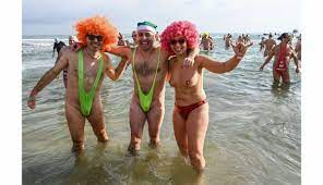 Everyone agrees that it is a great holiday destination. Insolite Au Cap D Agde Le Dernier Bain Naturiste De L Annee