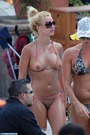Britney Spears Bikini Voyeur 001 « Celebrity Fakes 4U