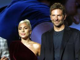 (spoilers, if you haven't caught any of the three previous versions of this movie.) Singt Bradley Cooper Selbst In A Star Is Born