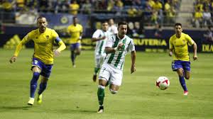 Head to head statistics and prediction, goals, past matches, actual form for la liga. Resumen Cadiz 1 Betis 2 Sergio Leon Se Reivindica En Carranza As Com