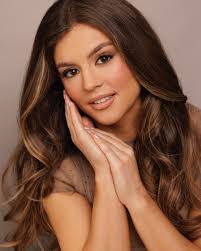 A little silly Sunday post with some UNEDITED pics 🫶🏼 Amazing photos from  @jessiepalumbo Beautiful makeup by @angelicamuanj Styled by the one and  only @ginamellishconsulting