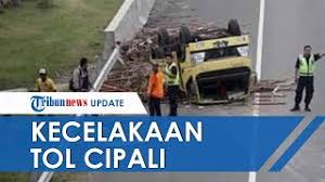 Lowongan kerja kernet bus rosalia indah. Sebuah Truk Dari Arah Cirebon Tabrak Bus Rosalia Indah Di Tol Cipali Sopir Truk Tewas Seketika Tribun Cirebon