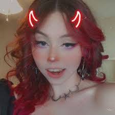 Kendra Grace's Instagram, Twitter & Facebook