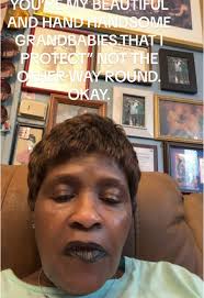 Abuela Defiende a Sus Bebés de TikTok