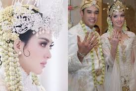Maybe you would like to learn more about one of these? 5 Selebriti Yang Memakai Siger Sunda Ala Syahrini Sampai Puluhan Milyar Rupiah Jugakah Semua Halaman Stylo