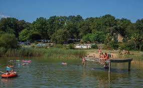 Camping Lestaubiere Is Een Ruim Opgezette Familiecamping Op Een Terrein Van Circa 20ha Waar Het Hele Gezin Kan Genieten Van R Camping Familiecamping Zwembaden