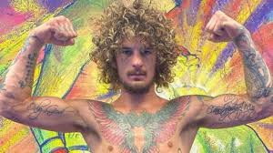 Sporting a colorful new look, rising bantamweight star sean o'malley told media at ufc 250 virtual media day that he held off on unleashing his hair style. Ufc 252 Sean O Malley On His Dog His Colourful Hair And Making Snoop Dogg Go Crazy Bbc Sport