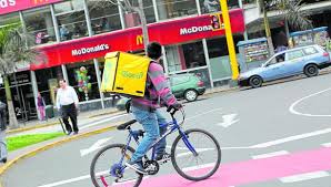 Busco un freelancer para este proyecto. Ganancias Y Empleo En La Era De Las App De Delivery Como Ganan Los Repartidores Economia El Comercio Peru
