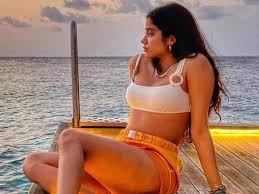 Janhvi kapoor is an indian actress who works in hindi films. Janhvi Kapoor S Post Card Worthy Photos From The Maldives Are Too Beautiful For Words Hindi Movie News Times Of India