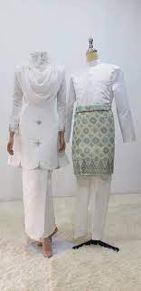 Terdapat berbagai jenis baju pengantin lelaki yang boleh didapati daripada jenis tradisional, moden, barat dan sebagainya. Baju Nikah Set Lengkap Lelaki Dan Songket Pengantin Facebook