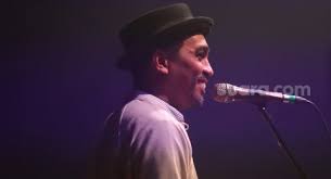 Download lagu mp3 & video : Lirik Lagu Glenn Fredly Januari