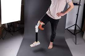 For patients without health insurance, a prosthetic leg typically costs less than $10,000 for a basic prosthetic leg up to $70,000 or more for a more advanced computerized prosthetic leg controlled by muscle movements. Project Circleg Low Cost Prosthetic Leg System James Dyson Award