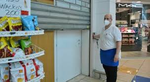 .l'ordinanza che comporta la chiusura dei centri commerciali al sabato e alla domenica, esclusa la entrerà in vigore da domani fino 13 novembre, comportando le chiusure già da questo weekend. Wi3kls071szevm