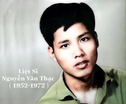SỨC - NGƯỜI LÍNH SINH VIÊN DỰ ĐOÁN CHÍNH XÁC NGÀY GIẢI PHÓNG VÀ MÃI MÃI TUỔI HAI MƯƠI. Nguyễn Văn Thạc sinh năm 1952 tại làng Bưởi, Hà Nội, là con
