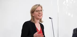 293 likes · 1 talking about this. Breitspurbahn Leonore Gewessler Riskiert Lkw Lawine In Ostosterreich