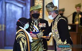 Tengku maimun binti tuan mat (born 2 july 1959) is the tenth and current chief justice of malaysia. Bernama Agong Kurnia Tun Kepada Tengku Maimun Dan Arshad Ayub