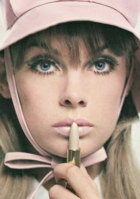 Jean Shrimpton in a lipstick ad photo for the marvelously pale lips ❤