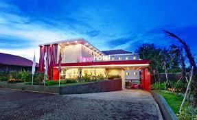 Harga tiket untuk memasuki museum angkut relatif murah, karena di dalamnya pengunjung tidak hanya melihat koleksi berbagai jenis sarana transportasi dari seluruh penjuru dunia dan dari zaman. Favehotel Banjarbaru Banjarmasin Booking Murah Mulai Rp445 280