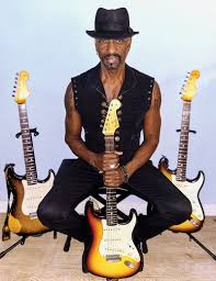 Dennis Jones – Vintage Guitar® magazine