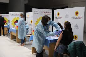 Pasojat e refuzimit tim mund të kenë efekte kërcënuese”, çfarë formulari  plotësojnë mësuesit para vaksinimit