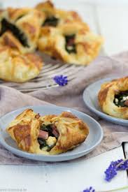 Schnelle Blatterteigtaschen Mit Spinat Feta Und Schinken Rezepte Lebensmittel Essen Und Fingerfood