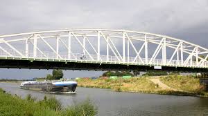 Julianakanaal is a canal in limburg and has an elevation of 44 metres. Werkzaamheden Verbreding Julianakanaal Na Zomer Hervat