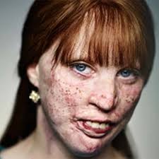 Kellie Farrell's Instagram, Twitter & Facebook