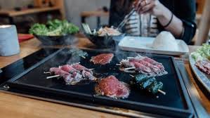 11 Restaurants Cafes Und Bars Im Samariterkiez Die Ihr Kennen Solltet Mit Vergnugen Berlin Argentinisches Steak Grillen Tischherd