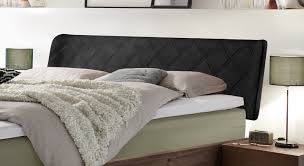 Der junge brabbelt einige worte zu mir und zeigt auf sechs betten in der mitte des hauses. Boxspringbett Aus Wildeichenholz Mit Kunstleder Kopfteil Pareio