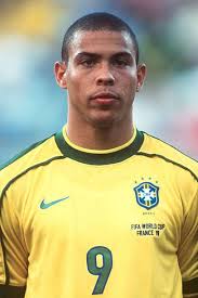 Ronaldo brasilien 2002 ronaldo wird nicht nur weltmeister 2002 sondern staubt auch noch den wm jahr bedeutet für ronaldo klassischerweise eine neue frisur in brasilien präsentierte er einen. Wm 1998 In Frankreich Vorrunde Marseille Brasilien Norwegen 12 Ronaldo Bra Fifa Football Ronaldo Ronaldo Football