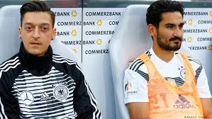 View michas saller's profile on linkedin, the world's largest professional community. Debatte Um Ilkay Gundogan Und Mesut Ozil Hort Auf Zu Pfeifen Qantara De