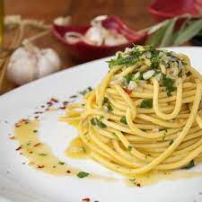 Spaghetti aglio olio e peperoncino. Aglio Olio E Peperoncino Spaghetti With Garlic Chilli Filippo Berio Filippo Berio