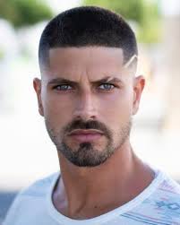 Les plus belles coupes courtes a adopter pour mettre en valeur son visage. Coupe De Cheveux Homme Pour 2021 80 Photos Mens Haircuts Short Haircuts For Men Men Haircut Styles