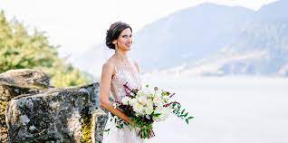 The griffin house is a beautiful outdoor wedding and reception venue nestled in the heart of the columbia river gorge just 40 minutes from portland. Gorge Wedding Hood River Wedding