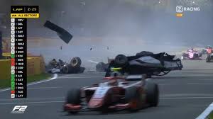 La causa è stata probabilmente l'asfalto bagnato, per via della pioggia. F2 Tragico Incidente A Spa Morto Il 22enne Hubert Foto Sportmediaset