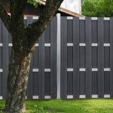 Ein Eleganter Sichtschutzzaun Aus Kunststoff Metall Bohlen Sichtschutz Garten Kunststoff Zaun Sichtschutz Kunststoff Sichtschutz Garten