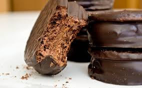 A recipe for south american sandwich cookies filled with delectable dulce de leche. La Anmat Prohibio La Venta De Una Marca De Alfajores Y Dos Productos Odontologicos Sociedad