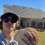 Seth Mcbroom's Instagram, Twitter & Facebook