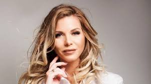 Grande adepte de la chirurgie esthétique, elle est aujourd'hui jessica thivenin a déjà expliqué en 2019 qu'elle avait effectivement eu recours à la chirurgie esthétique. Jessica Des Marseillais Sort Un Livre A 20 Ans Je Me Faisais Fracasser La Gueule
