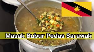 Tinutuan adalah makanan yang berasal dari campuran berbagai macam sayuran, tidak mengandung daging, sehingga makanan ini dijamin sehat bagi kalian yang menyukai sayuran. Bubur Pedas
