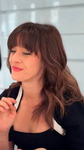 Dettagli intrecciati, texture definite, luce che accende ogni movimento ✨  Una treccia sofisticata valorizzata dai prodotti della gamma Expert Jean  Louis David: trattamento, styling e brillantezza in un solo gesto. Scopri il