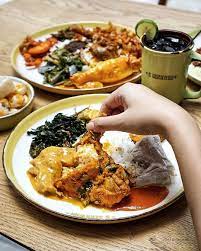 15 Makanan Khas Padang Pedas Dan Gurih Ala Rumah Makan Padang
