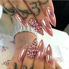 Las uñas decoradas con piedras se ven súper elegantes y glamorosas. 1001 Ideas De Disenos De Unas Con Piedras Y Cristales