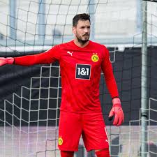 1 888 508 tykkäystä · 34 443 puhuu tästä. Roman Burki Bvb Indizien Fur Zukunft Von Torwart Werden Deutlicher Bvb