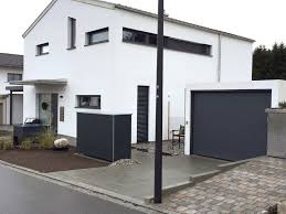 Mulltonnenhaus In Anthrazit Ideal Fur Den Vorgarten Und Schickes Gestaltungsmerkmal Fur Die Garageneinfahrt Mulltonnenhaus Mulltonnenbox Einfahrt Gestalten