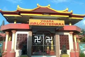 Setiap tahun, ribuan umat buddha bersama para biksu berkumpul untuk merayakan tiga berbicara mengenai agama buddha, kita bisa menelusuri bagaimana pertumbuhan penganut ajaran ini di seluruh dunia. Umat Hindu Buddha Lakukan Perayaan Keagamaan Bersama Satu Harapan