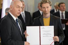 „jeśli poseł uważa, że mało zarabia to powinien zmienić pracę, napisał w piątek na twitterze poseł koalicji obywatelskiej franciszek sterczewski. Majatek Franka Sterczewskiego Zrobil Blad W Oswiadczeniu Majatkowym Natemat Pl