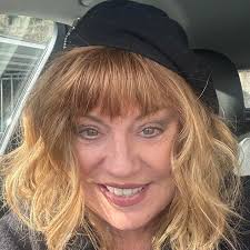 Do you prioritize presentation or taste when eating out?