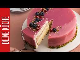 Spieglein Spieglein An Der Wand Wer Backt Die Schonste Torte Im Ganzen Land Zaubern Sie Mit Dem Rewe Rezept Eine Marchenhafte Sahnetorte Backen Backerei