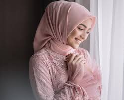 Diperlukan teks sumber untuk mendapatkan informasi terjemahan tambahan. 7 Tutorial Hijab Untuk Kebaya Pesta Yang Simpel Bukareview